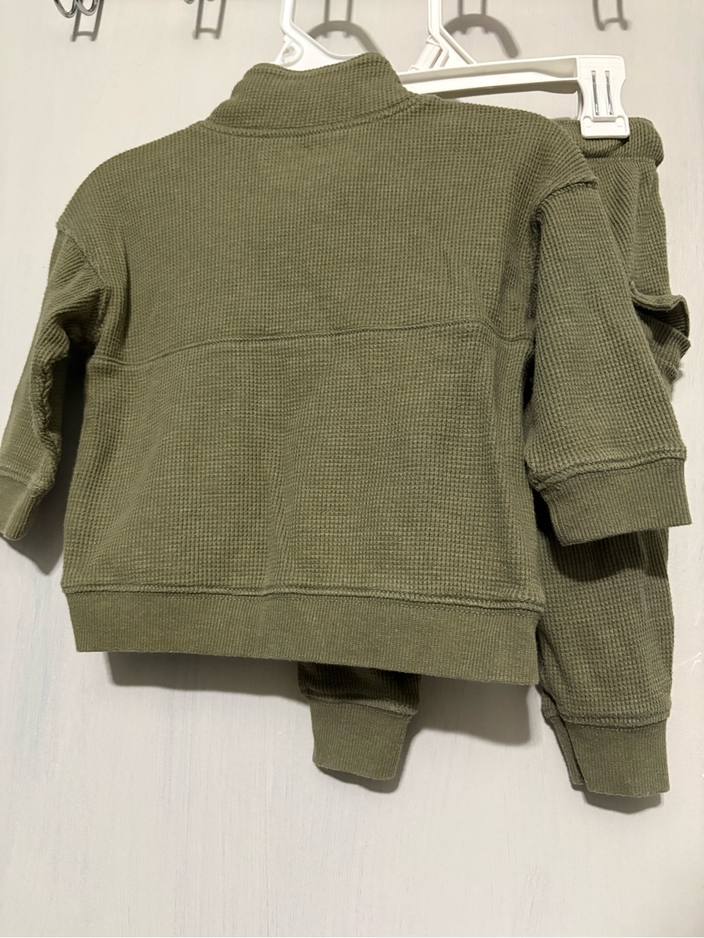12M Carters Set - Picture 4 of 4